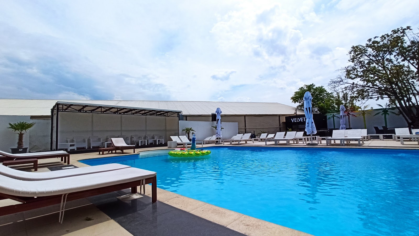 Kundalini Pool Bar photo 1